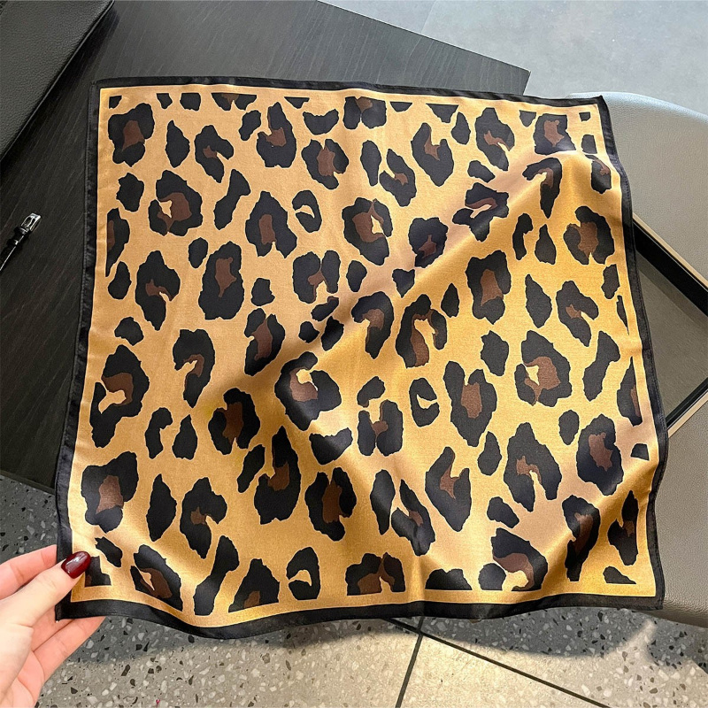 Quadratischer Schal aus 100 %  – Scarf Silk Square Bewertung und Preis