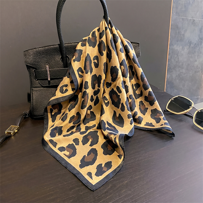 Quadratischer Schal aus 100 %  – Scarf Silk Square Bewertung und Preis